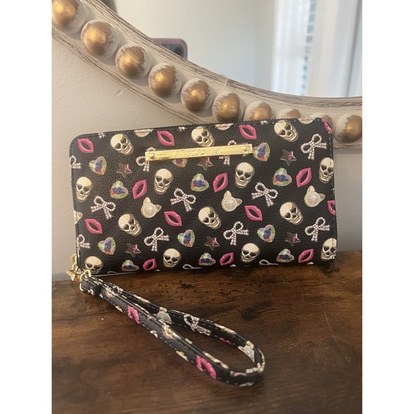 Betsey Johnson Handbags - Betsey Johnson Skull Print Zip Wallet Wristlet Black Pink Hearts Bows